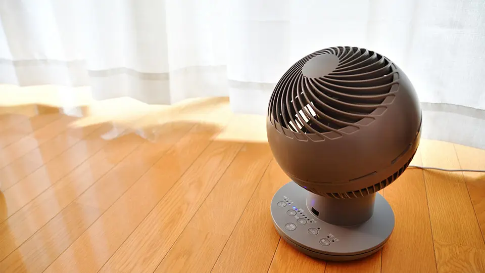 カーテンのカビ対策にサーキュレーター