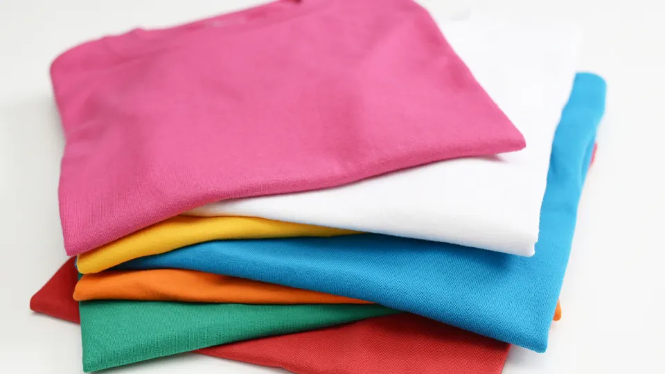 鮮やかな色の服